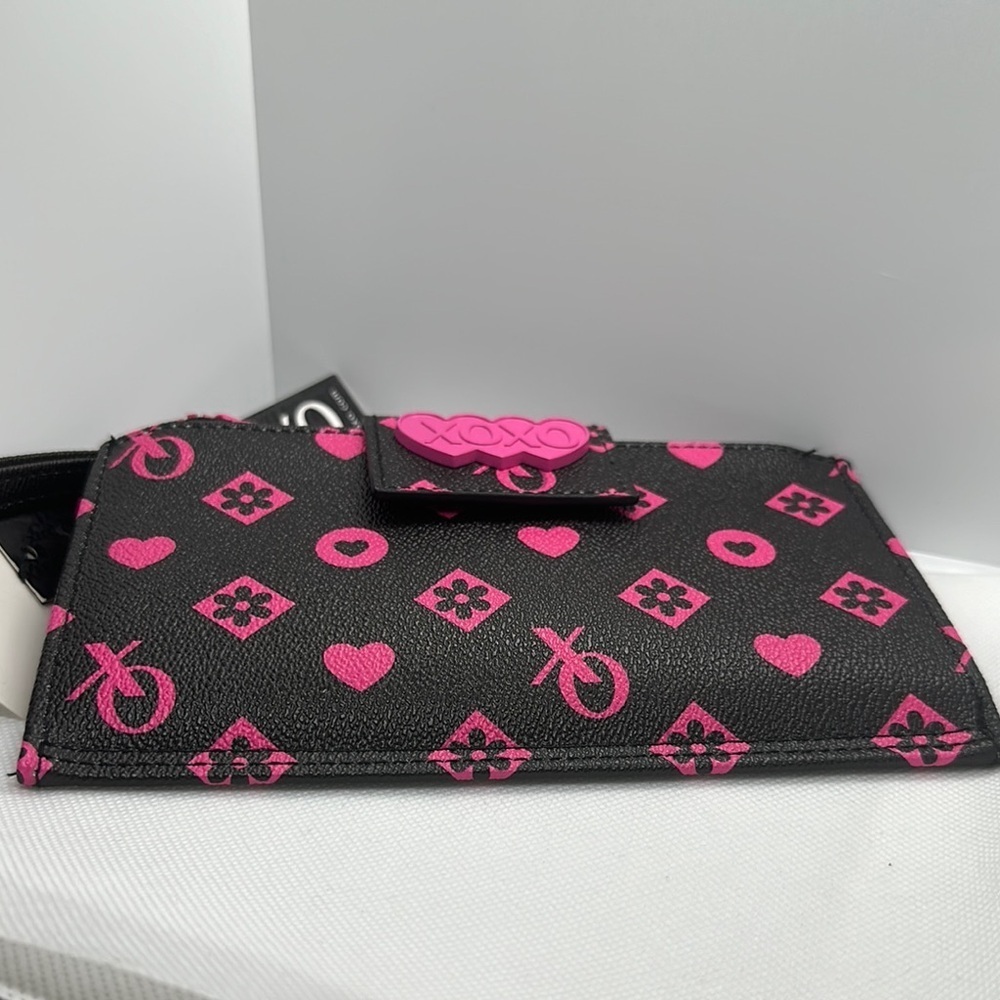 XOXO Black and Pink Geometric Wristlet Clutch - Picture 9 of 16